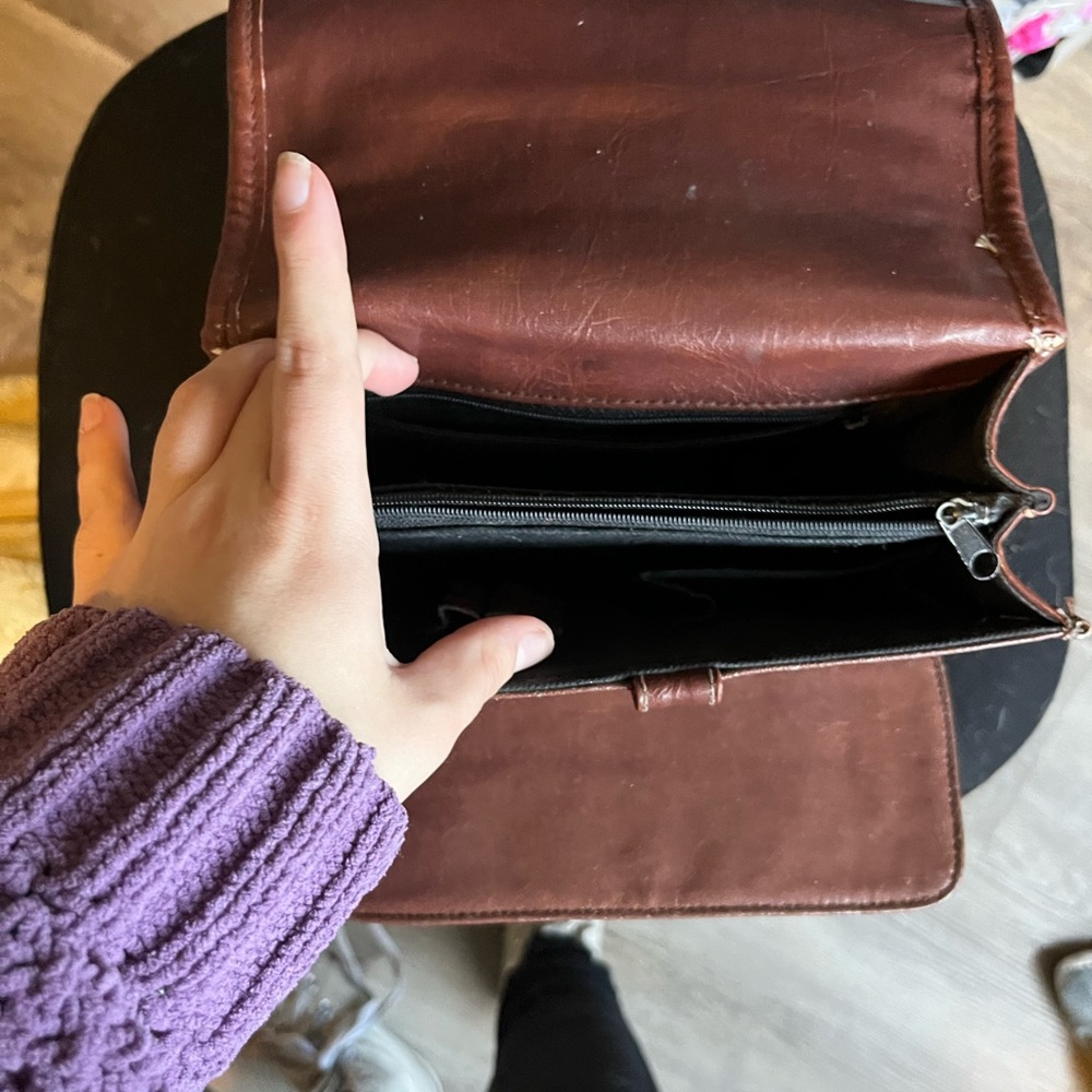 Carryland shoulder bag